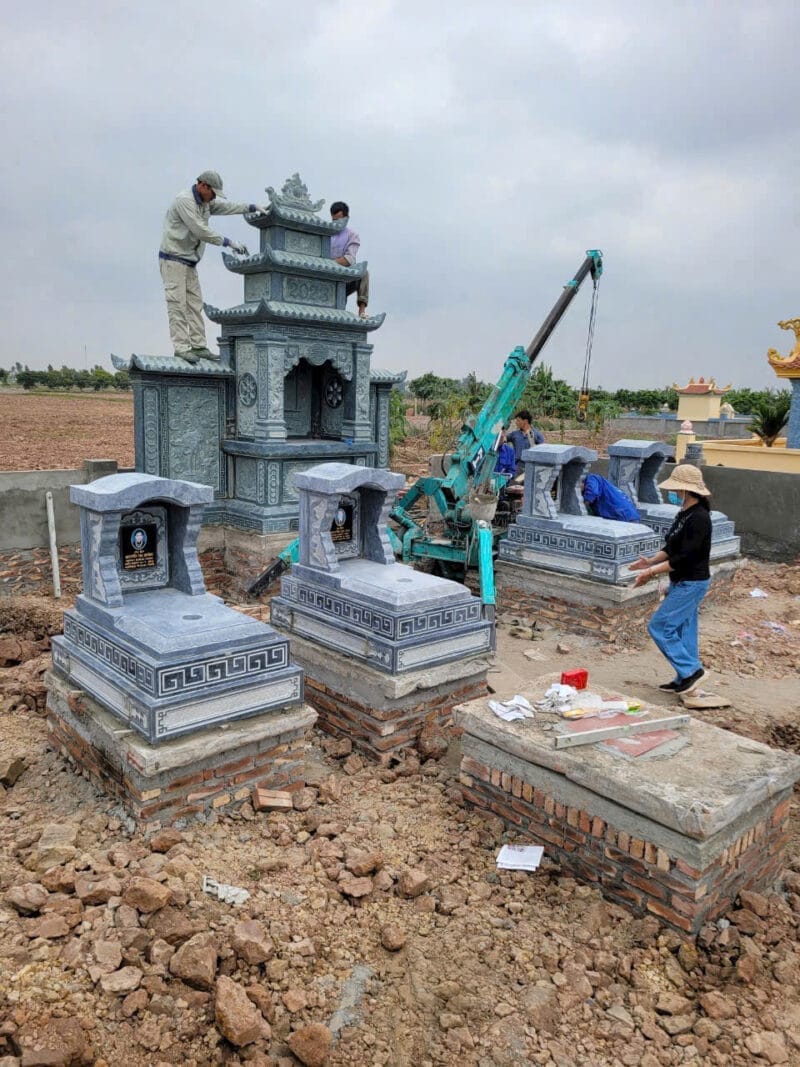 Mộ Tam Cấp